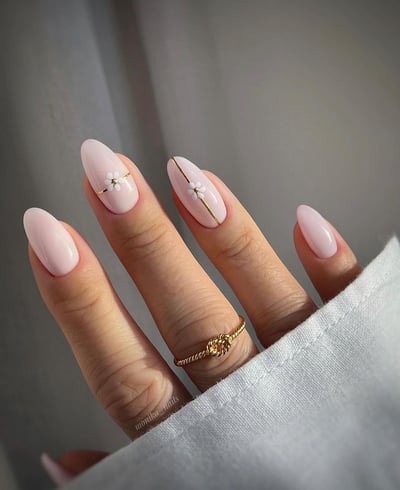 unghie con margherite